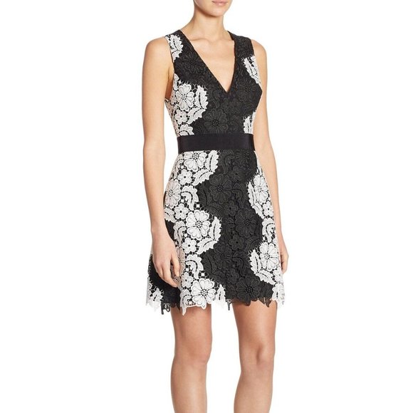 Alice + Olivia Patrice A-Line Lace Dress Black White Size Size 8 - Picture 12 of 14